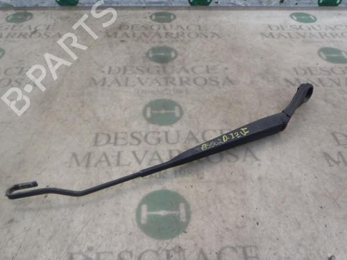 Used Front windshield wiper arm NISSAN MICRA III (K12) 1.2 16V (65 hp) 3799822