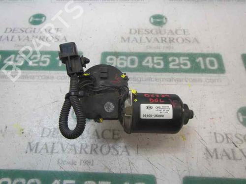 Used Front wiper motor KIA SORENTO I (JC) 2.5 CRDi 4WD (140 hp) 3876127