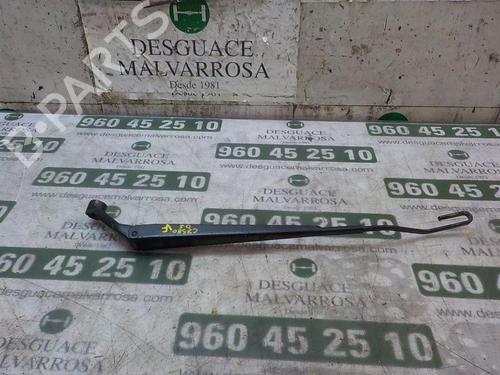 Used Front windshield wiper arm TOYOTA COROLLA (_E12_) 2.0 D-4D (CDE120R, CDE120L_) (116 hp) 3859202