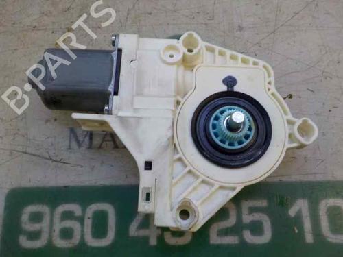 Used Left rear window motor Left rear window motor SKODA YETI (5L) 2.0 TDI (140 hp) 6082700 6082700