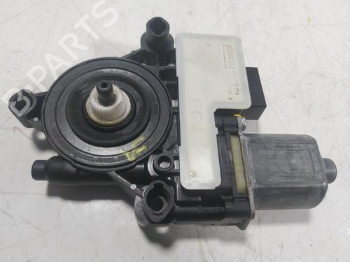 Used Right rear window motor Right rear window motor SKODA OCTAVIA III Combi (5E5, 5E6) 2.0 TDI (150 hp) 17146187 17146187