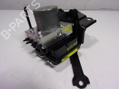 Used ABS pump TOYOTA YARIS CROSS (MXP_) 1.5 Hybrid (MXPJ10) (116 hp) 15839563