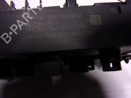 Fuse box LAND ROVER DISCOVERY V (L462) D300 MHEV 4x4 | BP15689924E1 
