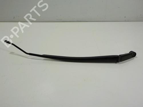 Used Front windshield wiper arm TOYOTA YARIS CROSS (MXP_) [2020-2025]  12226596
