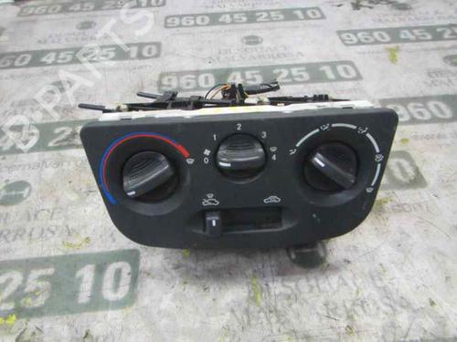 Used Climate control FORD FIESTA V (JH_, JD_) 1.3 (69 hp) 3864805