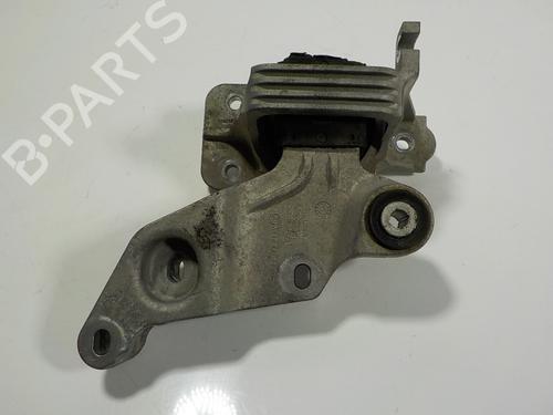 Used Engine mount MERCEDES-BENZ VITO Van (W447) [2014-2025]  12445104