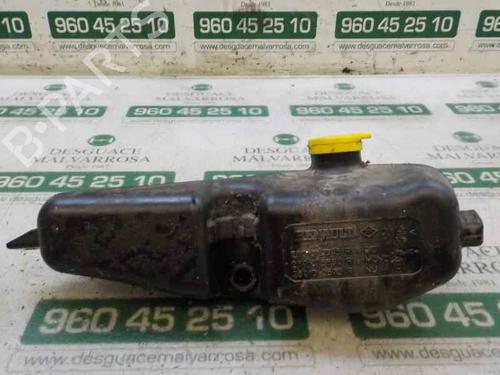 Used Windscreen washer tank DACIA SANDERO II 1.5 dCi (90 hp) 7412229