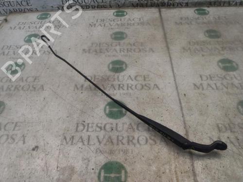 Used Front windshield wiper arm HONDA CIVIC VII Hatchback (EU, EP, EV) 1.7 CTDi (EP4, EU9) (100 hp) 3809517