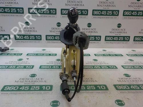 Used Gear lever Gear lever KIA SPORTAGE III (SL) 1.7 CRDi (116 hp) 7411575 7411575