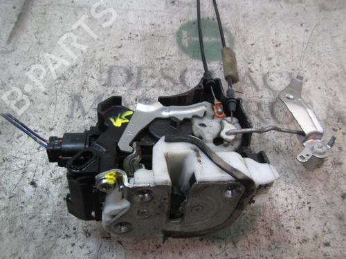 Front right lock MITSUBISHI GRANDIS (NA_W) 2.0 DI-D (NA8W) MN167832