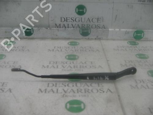 Used Front windshield wiper arm NISSAN PRIMERA Hatchback (P12) [2002-2025]  3765056