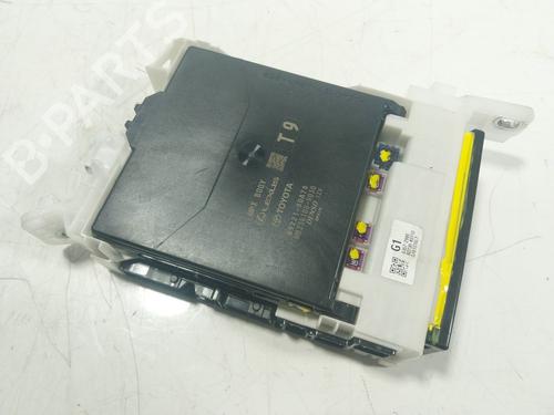 Used Fuse box Fuse box TOYOTA YARIS CROSS (MXP_) 1.5 Hybrid (MXPJ10) (116 hp) 19302905 19302905