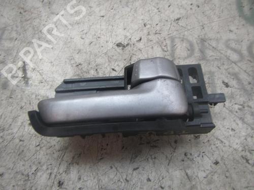 Højre bagtil invendig håndtag SUZUKI SWIFT III (MZ, EZ) 1.3 DDiS (RS413D) (69 hp) 3821623