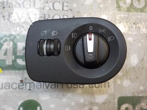 Used Headlight switch Headlight switch SEAT LEON (1P1) 1.9 TDI (105 hp) 3858481 3858481