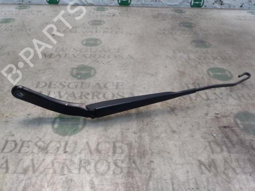 Used Front windshield wiper arm RENAULT MEGANE II (BM0/1_, CM0/1_) 1.5 dCi (BM02, BM13, BM2A, CM02, CM13) (101 hp) 3798969