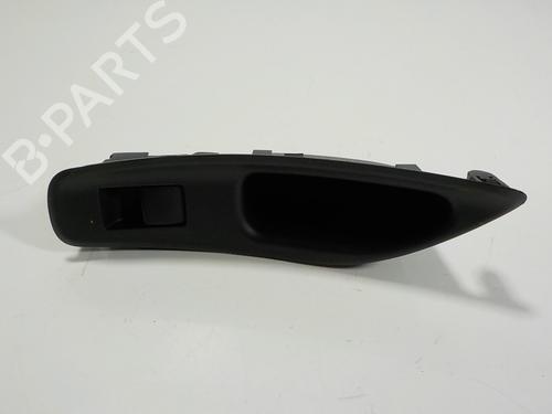Used Right rear window switch TOYOTA YARIS CROSS (MXP_) [2020-2025]  12226644