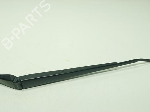 Used Front windshield wiper arm TOYOTA YARIS CROSS (MXP_) 1.5 Hybrid (MXPJ10) (116 hp) 28539736