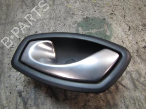 Venstre bagtil invendig håndtag Venstre bagtil invendig håndtag RENAULT MEGANE III Hatchback (BZ0/1_, B3_) 1.5 dCi (106 hp) 3834539 3834539