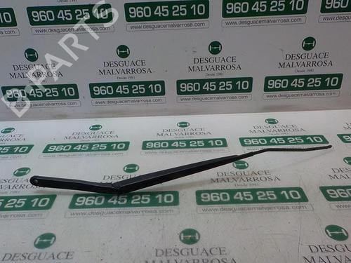 Used Front windshield wiper arm RENAULT CLIO IV (BH_) [2012-2021]  3868735