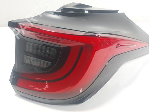 Used Right taillight TOYOTA YARIS (_P21_, _PA1_, _PH1_) 1.5 Hybrid (MXPH10, MXPH11) (116 hp) 32439835