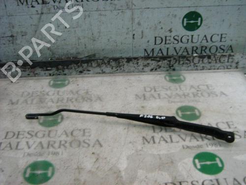 Used Front windshield wiper arm VW POLO III (6N1) 60 1.4 (60 hp) 3778747
