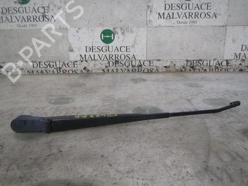 Used Front windshield wiper arm Front windshield wiper arm DACIA LOGAN (LS_) 1.5 dCi (LS0K) (68 hp) 3828651 3828651