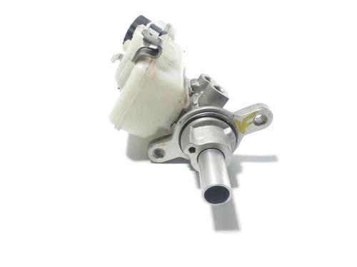 Used Brake master cylinder TOYOTA AURIS (_E15_) 1.4 D-4D (NDE150_, NDE150R) (90 hp) 6677011