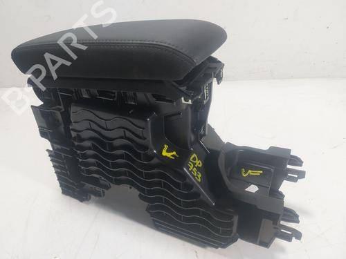 Used Armrest / Center console Armrest / Center console PEUGEOT 208 II (UB_, UP_, UW_, UJ_) 1.2 PureTech 100 (101 hp) 23391260 23391260