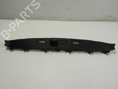 Used Tailgate handle Tailgate handle LAND ROVER RANGE ROVER EVOQUE (L551) 2.0 D150 4x4 (150 hp) 12168282 12168282