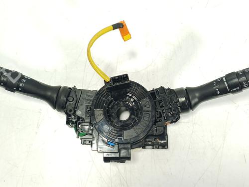 Forlygtekontakt Forlygtekontakt TOYOTA YARIS (_P13_) 1.5 Hybrid (NHP130_, NHP130) (101 hp) 36447532 36447532