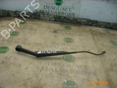 Used Front windshield wiper arm KIA CARENS II MPV (FJ) 2.0 CRDi (113 hp) 3748182