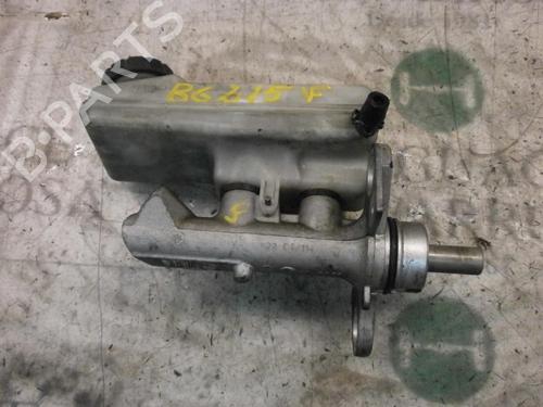 Used Brake master cylinder RENAULT MEGANE II Saloon (LM0/1_) [2003-2025]  3789552