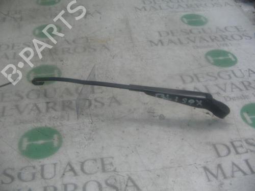 Used Front windshield wiper arm NISSAN MICRA II (K11) 1.0 i 16V (54 hp) 3782707