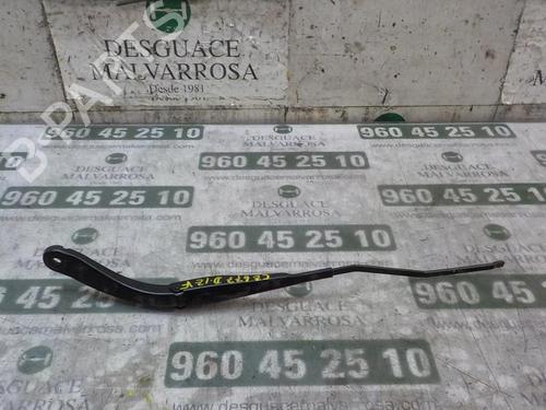 Used Front windshield wiper arm Front windshield wiper arm DACIA SANDERO II 1.5 dCi 75 / Blue dCi 75 (B8JW, B8M4, B8AH, B8M7, B8M6) (75 hp) 3863621 3863621