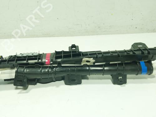 right-curtain-airbag-toyota-c-hr-_x2_-_h2_-2023-27482145 main image