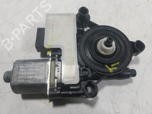 Rudehejsemotor bagstkærm venstre SKODA OCTAVIA III Combi (5E5, 5E6) 2.0 TDI (150 hp) 17146188
