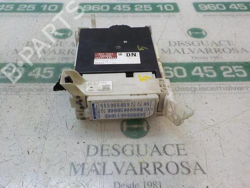 Used Fuse box TOYOTA YARIS (_P13_) [2010-2020]  4004060