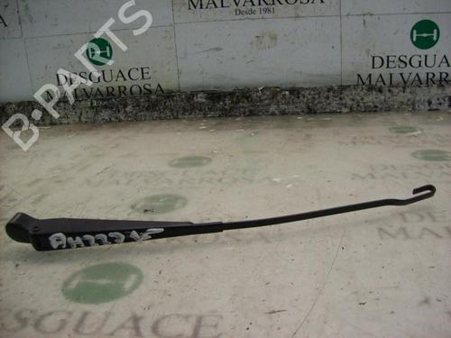 Used Front windshield wiper arm FORD FIESTA IV (JA_, JB_) 1.8 DI (75 hp) 3760056