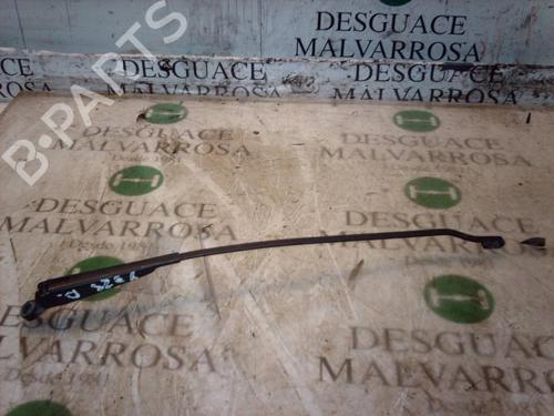 Used Front windshield wiper arm OPEL CORSA B (S93) 1.4 (F08, F68, M68) (73 hp) 3792175