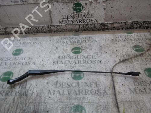 Used Front windshield wiper arm Front windshield wiper arm 3839532 3839532