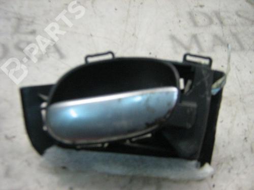 Used Front right interior door handle Front right interior door handle PEUGEOT 206 Hatchback (2A/C) 1.4 i (75 hp) 3759466 3759466