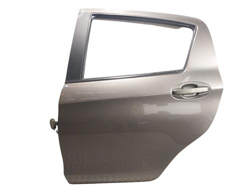 Used Left rear door TOYOTA YARIS (_P13_) 1.5 (NSP131_) (112 hp) 28302739