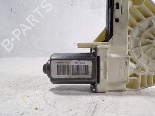Rudehejsemotor bagstkærm højre LAND ROVER DISCOVERY IV (L319) 3.0 TD 4x4 | BP9577789E22 
