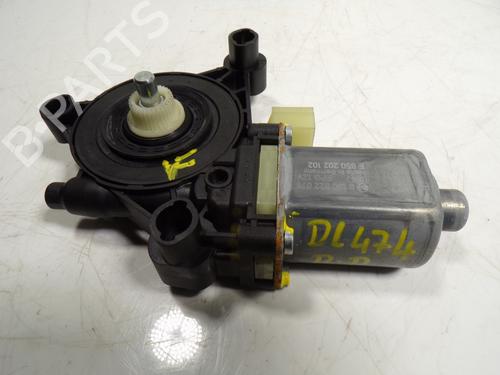 Used Right front window motor Right front window motor SEAT LEON Sportstourer (KL8, KLD) 1.5 TSI (150 hp) 15066639 15066639