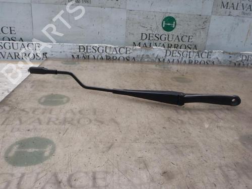Used Front windshield wiper arm Front windshield wiper arm FIAT LINEA (323_, 110_) 1.3 D Multijet (323AXB11, 323AXB1A) (90 hp) 3799255 3799255