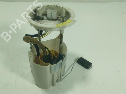 Used Fuel pump BMW X1 (F48) xDrive 20 d (190 hp) 26571335