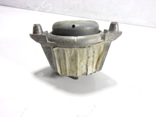 Used Engine mount Engine mount MERCEDES-BENZ C-CLASS (W204) C 220 CDI (204.002) (170 hp) 10118482 10118482