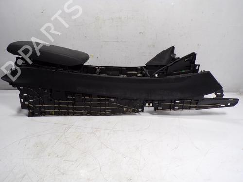 Used Armrest / Center console Armrest / Center console ALFA ROMEO STELVIO (949_) 2.0 Q4 (949.AXA2A) (280 hp) 10521242 10521242