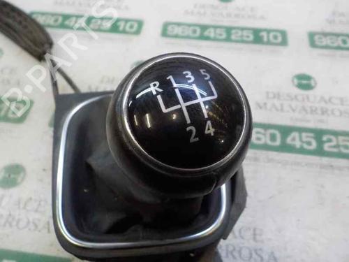 Used Gear lever VW GOLF VI (5K1) 1.6 TDI (105 hp) 7412205