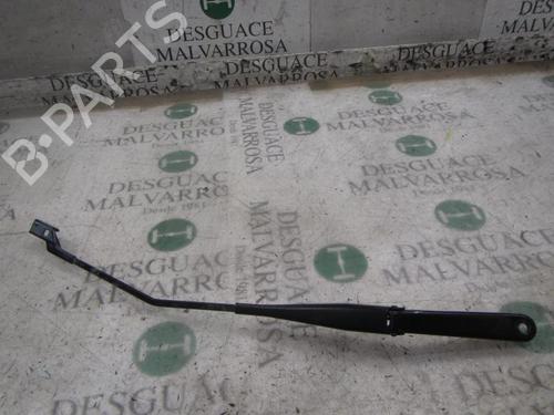 Used Front windshield wiper arm Front windshield wiper arm 3828051 3828051